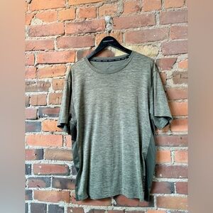 Men’s Army Green HEAD Short Sleeve T-Shirt. Size: XL.